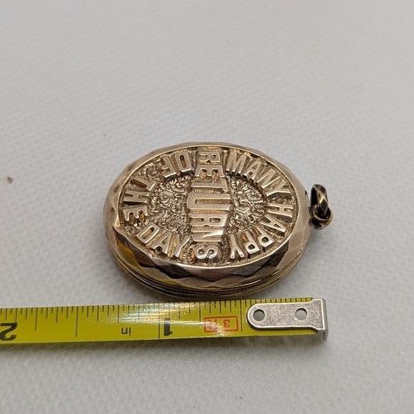 🌹 Antique Victorian-Style "Many Happy Returns" Sentiment Locket - Picture 4 of 5